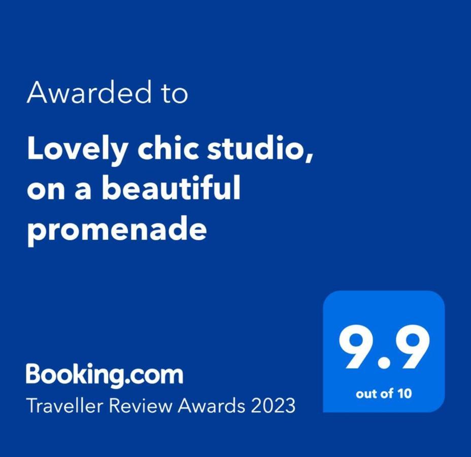 Appartamento Lovely Chic Studio, On A Beautiful Promenade Braşov Esterno foto