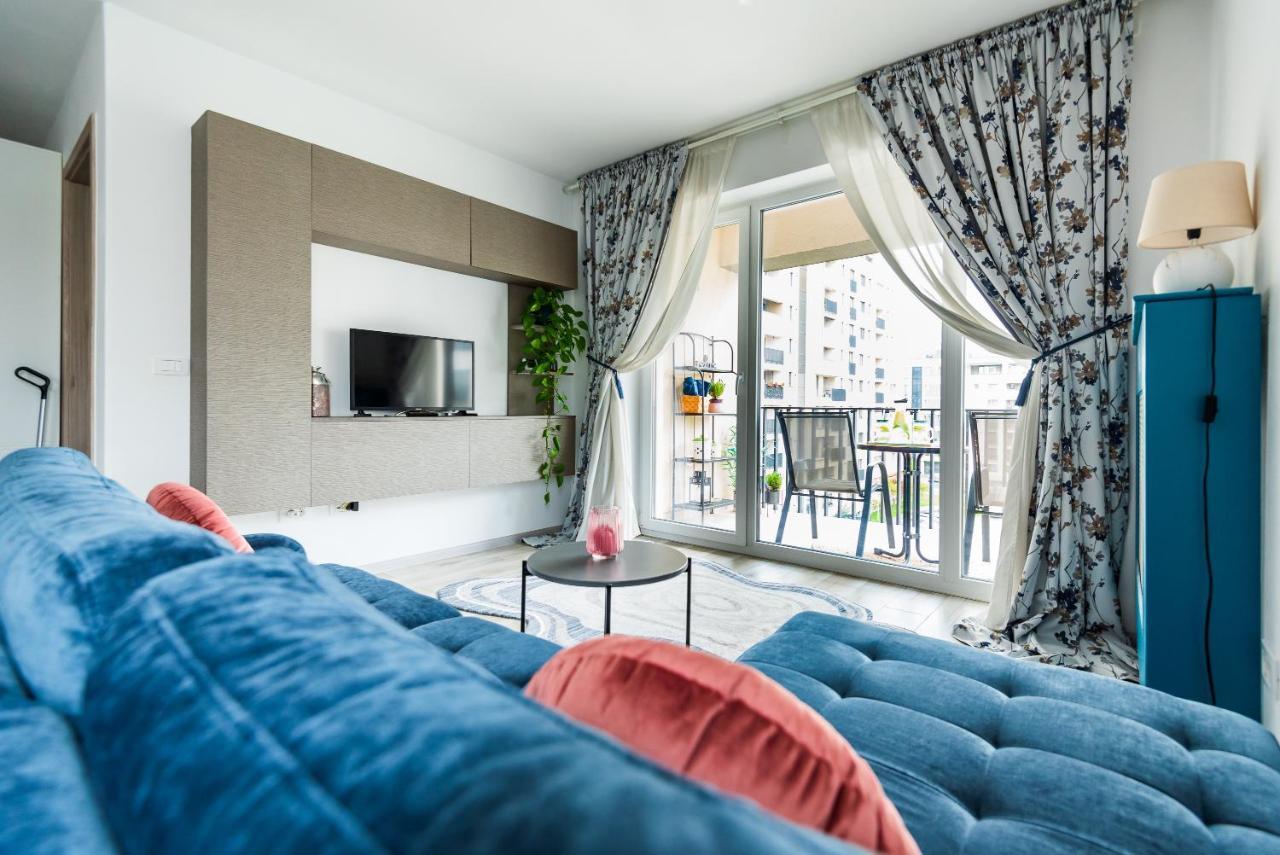 Appartamento Lovely Chic Studio, On A Beautiful Promenade Braşov Esterno foto