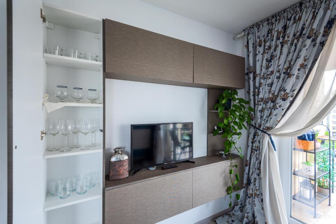 Appartamento Lovely Chic Studio, On A Beautiful Promenade Braşov Esterno foto