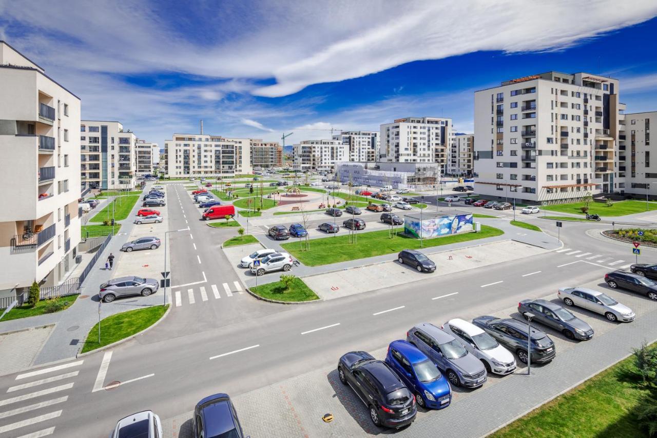 Appartamento Lovely Chic Studio, On A Beautiful Promenade Braşov Esterno foto