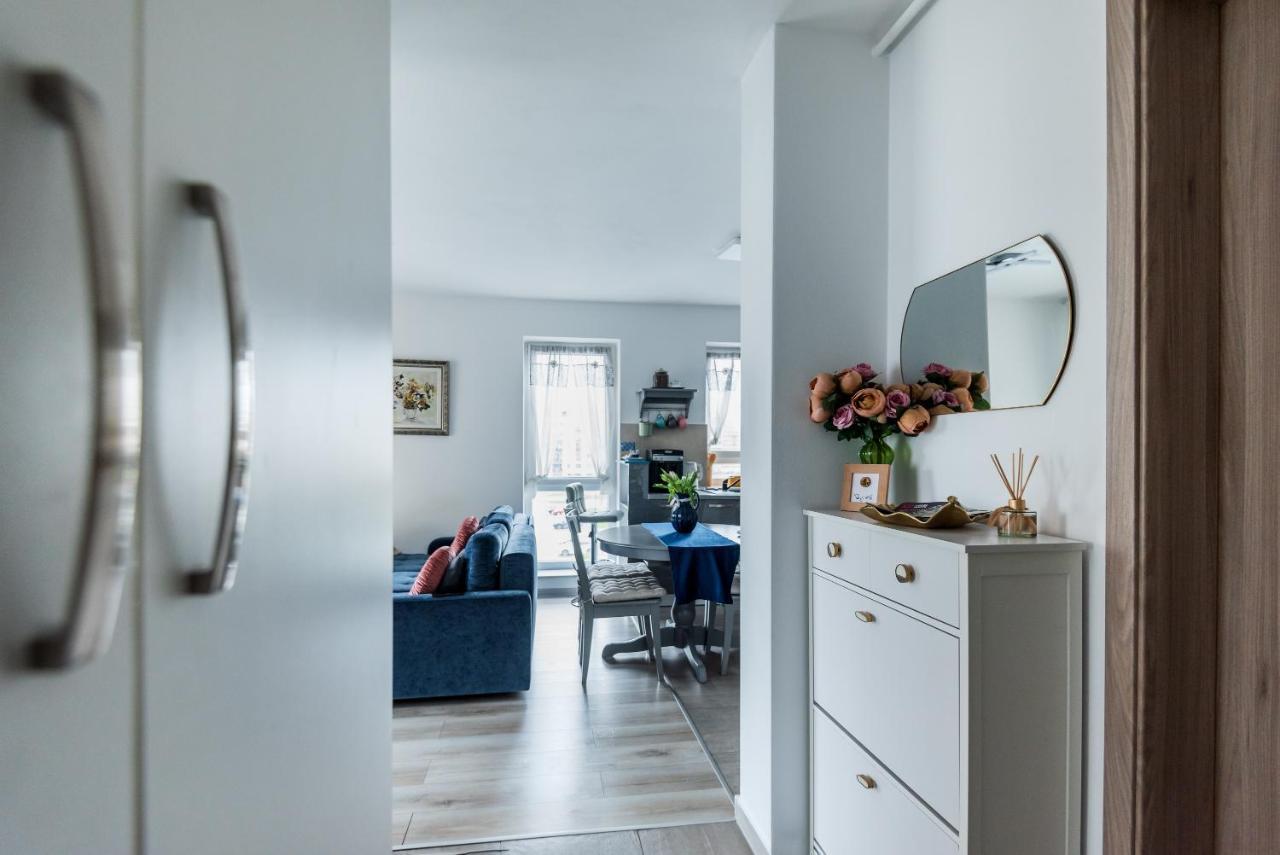 Appartamento Lovely Chic Studio, On A Beautiful Promenade Braşov Esterno foto